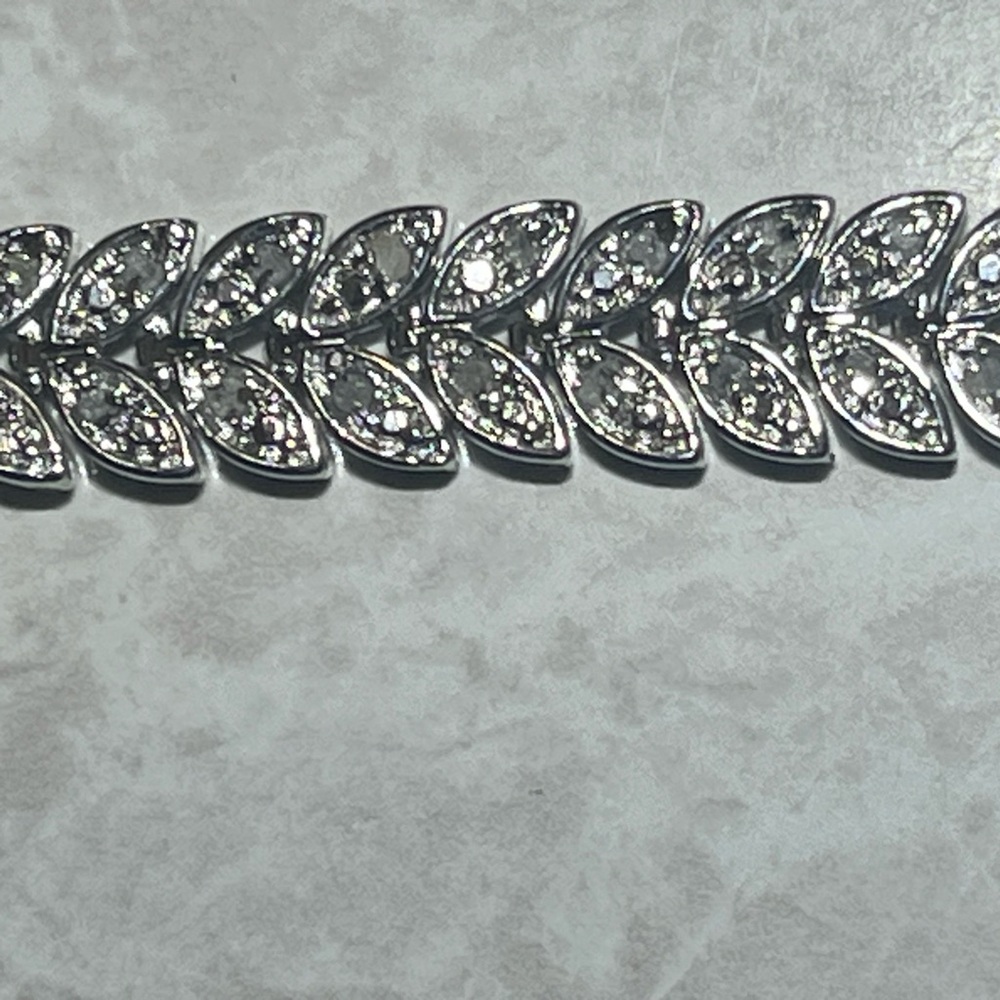 176 diamonds on a 925 silver vintage patterned tennis bracelet